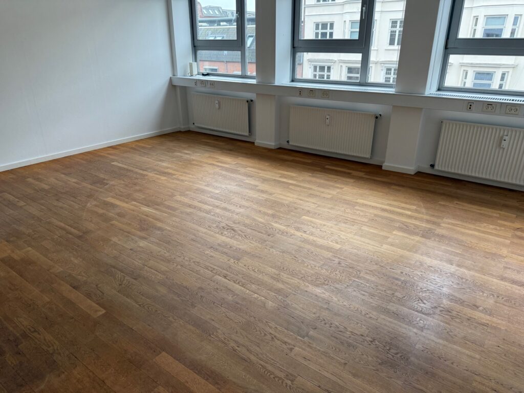 kontor til leje hellerup, klinik til leje hellerup, leje kontor hellerup, kontorlokale hellerup, erhvervslejemål hellerup, kontorudlejning hellerup, kontorlejemål hellerup, ledige kontorer hellerup, kontor med tagterrasse hellerup, centralt kontor hellerup, kontor med parkering hellerup, kontor tæt på hellerup station, lyst kontor til leje hellerup, kontor med udsigt hellerup, kontor i velfungerende ejendom hellerup