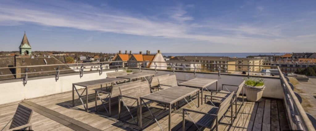 kontor til leje hellerup, klinik til leje hellerup, leje kontor hellerup, kontorlokale hellerup, erhvervslejemål hellerup, kontorudlejning hellerup, kontorlejemål hellerup, ledige kontorer hellerup, kontor med tagterrasse hellerup, centralt kontor hellerup, kontor med parkering hellerup, kontor tæt på hellerup station, lyst kontor til leje hellerup, kontor med udsigt hellerup, kontor i velfungerende ejendom hellerup