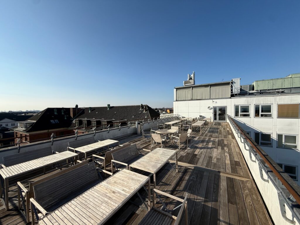 kontor til leje hellerup, klinik til leje hellerup, leje kontor hellerup, kontorlokale hellerup, erhvervslejemål hellerup, kontorudlejning hellerup, kontorlejemål hellerup, ledige kontorer hellerup, kontor med tagterrasse hellerup, centralt kontor hellerup, kontor med parkering hellerup, kontor tæt på hellerup station, lyst kontor til leje hellerup, kontor med udsigt hellerup, kontor i velfungerende ejendom hellerup