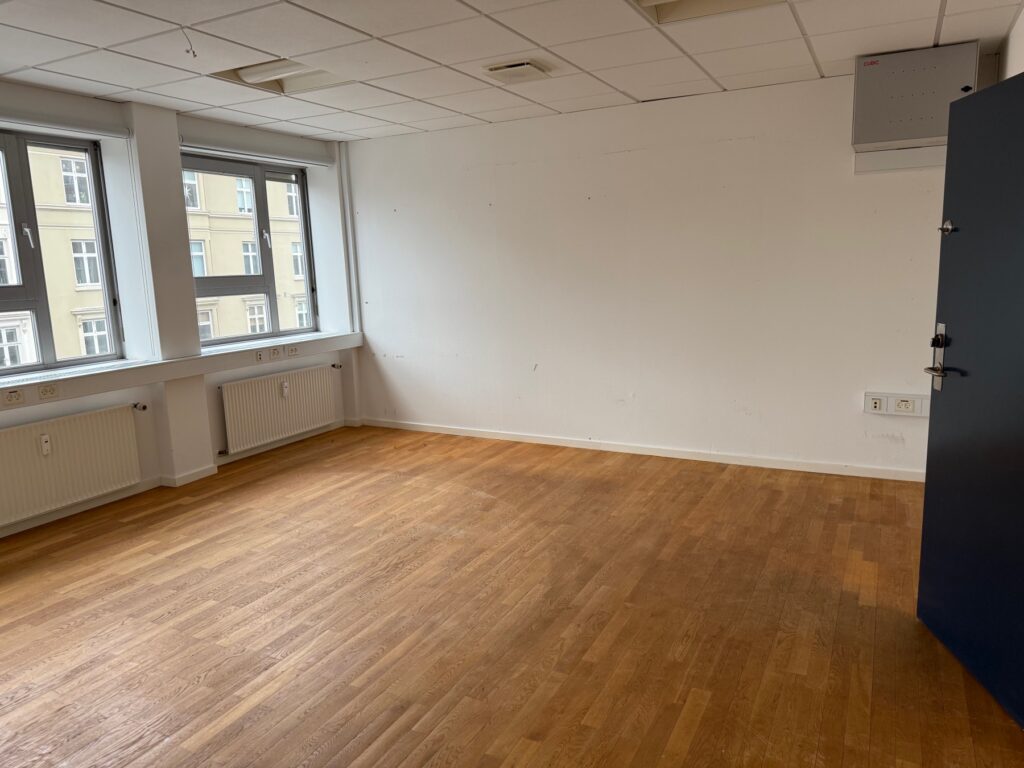 kontor til leje hellerup, klinik til leje hellerup, leje kontor hellerup, kontorlokale hellerup, erhvervslejemål hellerup, kontorudlejning hellerup, kontorlejemål hellerup, ledige kontorer hellerup, kontor med tagterrasse hellerup, centralt kontor hellerup, kontor med parkering hellerup, kontor tæt på hellerup station, lyst kontor til leje hellerup, kontor med udsigt hellerup, kontor i velfungerende ejendom hellerup